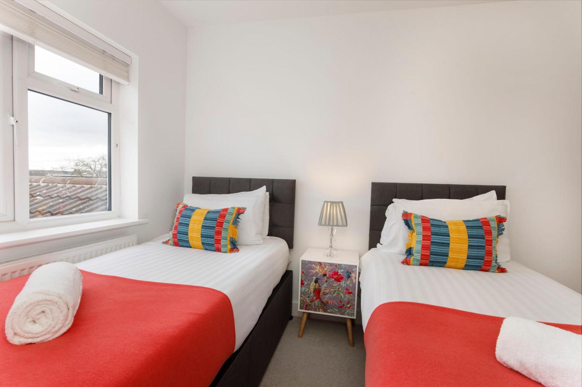 White House Apartments-Free Parking 1 Car Per Apartment York Exterior photo
