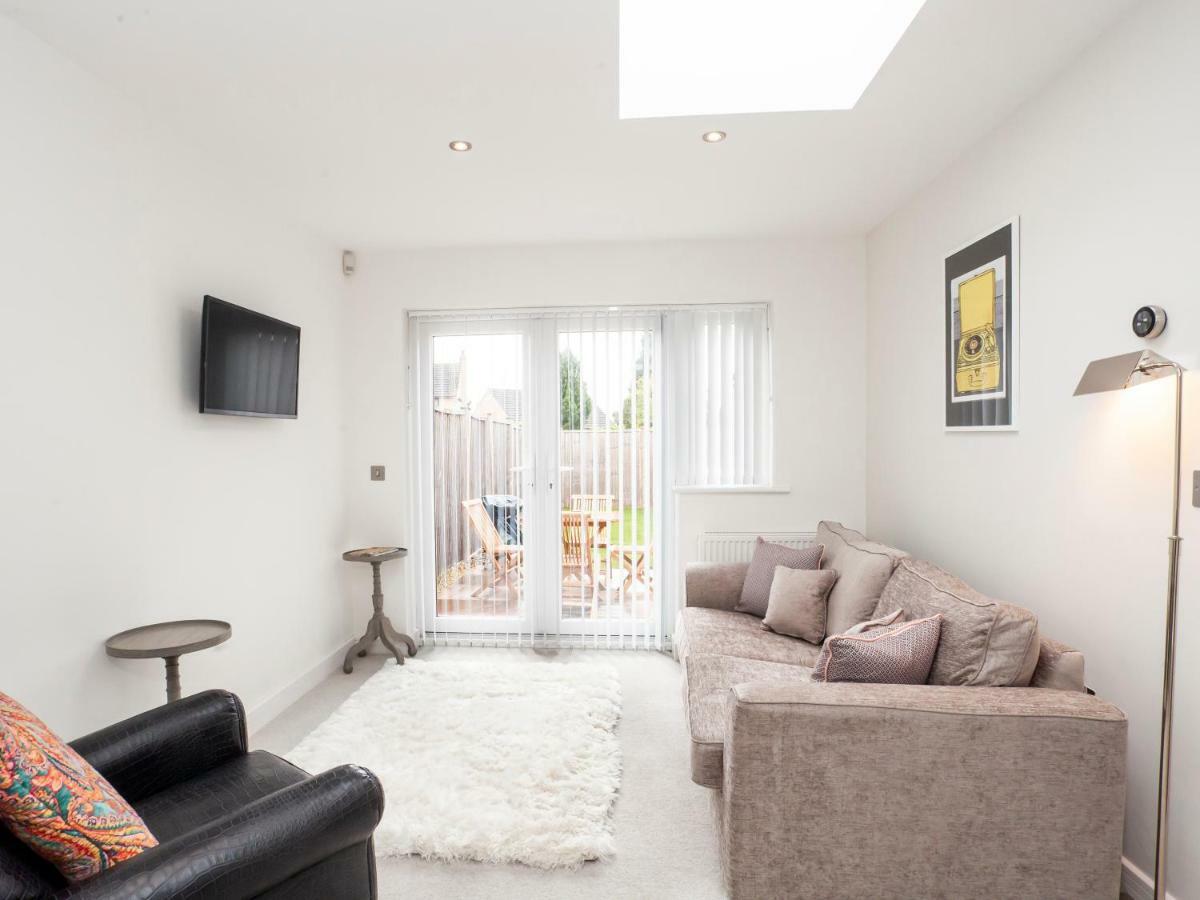 White House Apartments-Free Parking 1 Car Per Apartment York Exterior photo