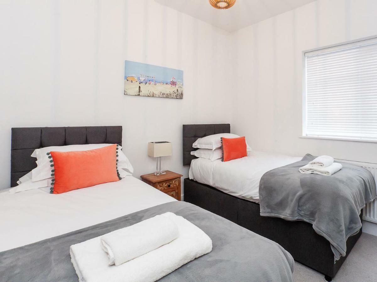White House Apartments-Free Parking 1 Car Per Apartment York Exterior photo